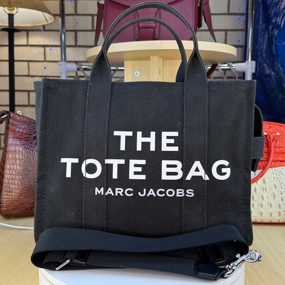 Marc Jacobs Handbags - 💥MARC JACOBS - 81U029